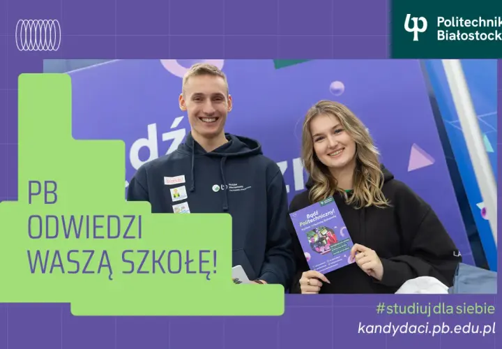 Uśmiechnięci młodzi ludzie, student i studentka, pozują z broszurą Politechniki Białostockiej.