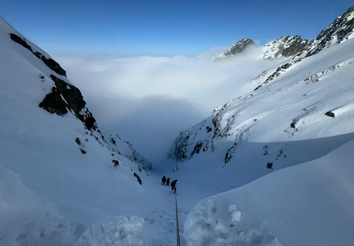 Zimowe Tatry: Jak bezpiecznie wybrać szlak? Porady eksperta