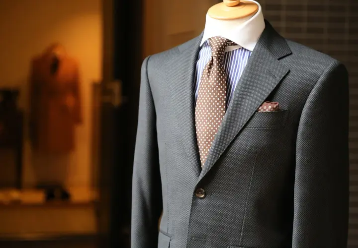 Jak wybrać idealny krawat na sylwestra? Praktyczny poradnik elegancji