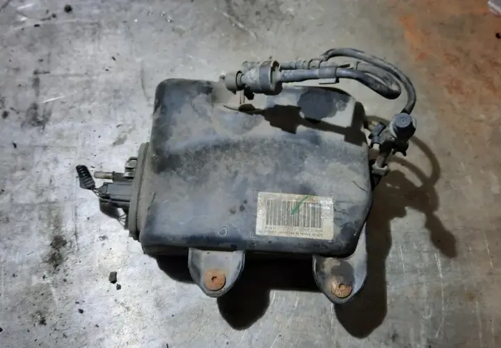 Gdzie jest zbiornik płynu DPF w Volvo V50? Uniknij problemów z silnikiem