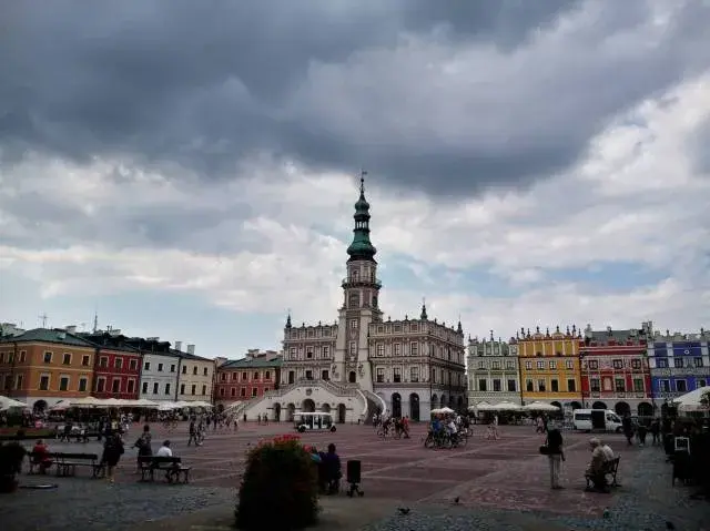 Jak dojechać z Poznania do Zamościa?: Najlepsze trasy i porady podróżnicze