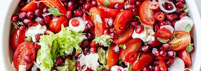 Dlaczego sałatka z granatem i fetą wywołuje taką eksplozję smaków?