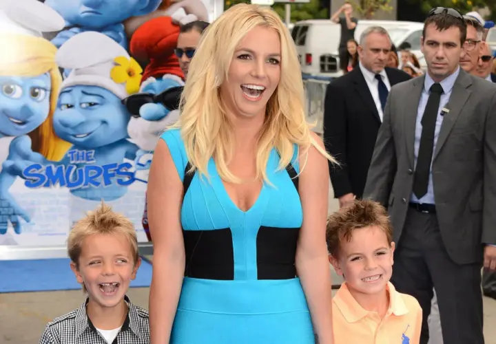 Britney Spears z synami, Jaydenem i Seanem, na premierze filmu "Smerfy".