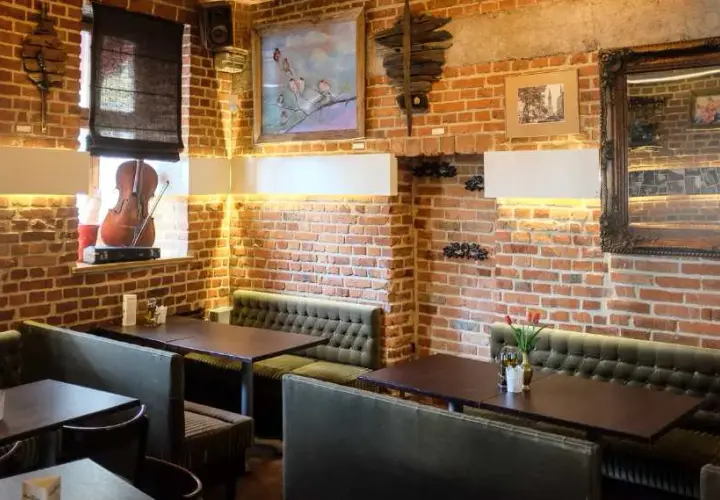 Gdzie zjeść w Kamiennej Górze? Odkryj najlepsze restauracje i kawiarnie