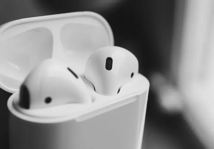 AirPods na PC: Podłączanie, problemy i czy to dobry wybór dla gracza?
