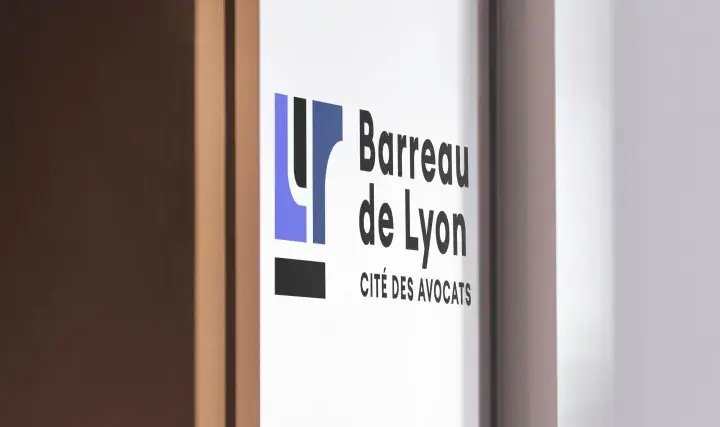 Logo du Barreau de Lyon, "Cité des Avocats". Utile pour une lettre contestation honoraires avocat.