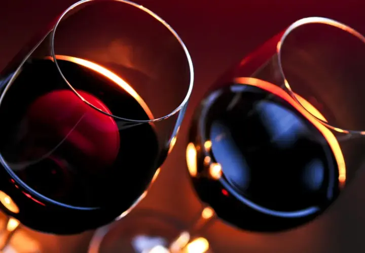 Czy czerwone wino obniża cholesterol? Ekspert rozwiewa wątpliwości