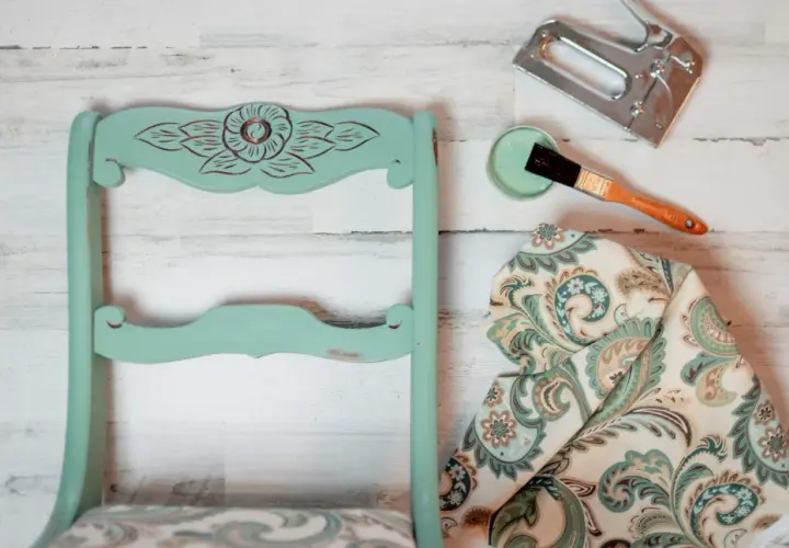 Renowacja kanapy DIY: Czy to się opłaca? Poradnik krok po kroku