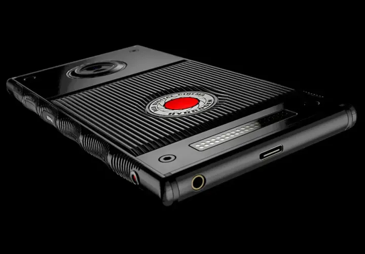 Elegancki, czarny smartfon RED Hydrogen One z charakterystycznym logo RED DIGITAL CINEMA.