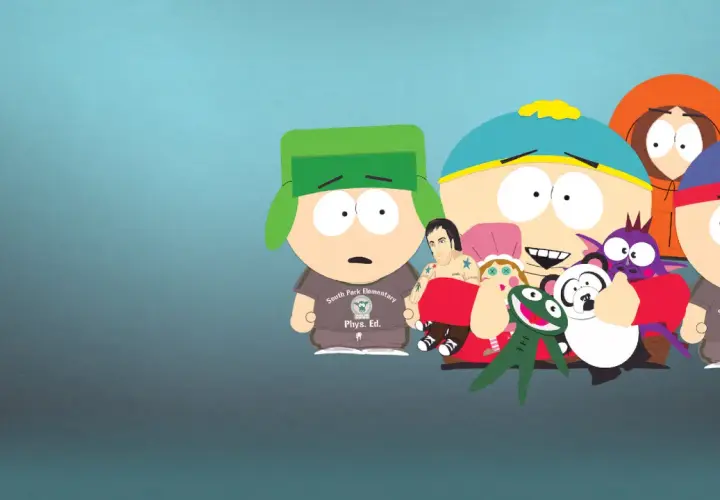 Postacie z South Park, w tym Kyle, Cartman, Kenny i Stan, w strojach z lekcji WF. To klasyczny south park dub!