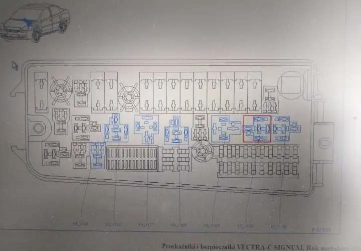 Schemat bezpieczników Opla Vectry C. Szukając, gdzie jest bezpiecznik od nawiewu, zwróć uwagę na zaznaczony czerwonym prostokątem obszar.