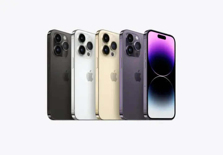 Pięć iPhone'ów 14 Pro w różnych kolorach: czarnym, białym, złotym, fioletowym i z fioletowym ekranem.