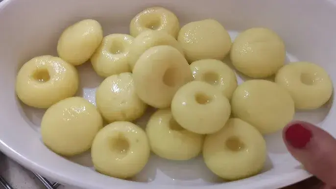 Jak zrobić kluski śląskie z dziurką? Perfekcja krok po kroku!