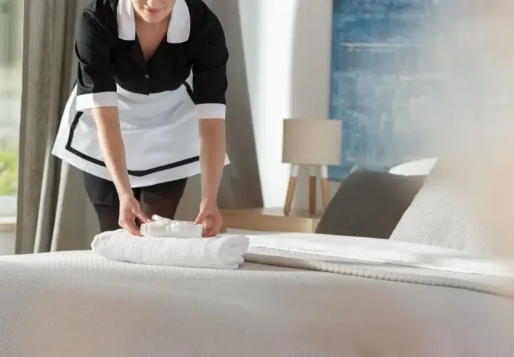 Ile zarabia pokojowa w hotelu? Zaskakujące fakty o wynagrodzeniu