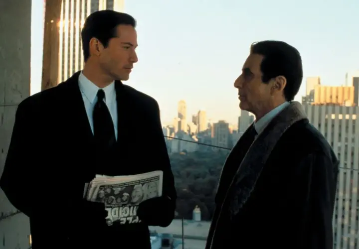 Keanu Reeves i Al Pacino w scenie z filmu "Adwokat diabła". Obsada filmu zachwyca.