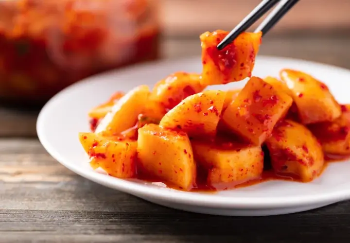 Z czym podawać kimchi? Odkryj idealne połączenia smakowe