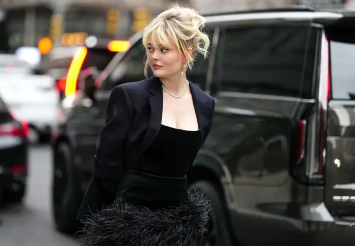 Idealna obcisła czarna sukienka elegancka na każdą okazję - stylizacje i wskazówki.