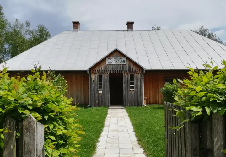 Co to jest skansen? Odkryj fascynujący świat kultury ludowej