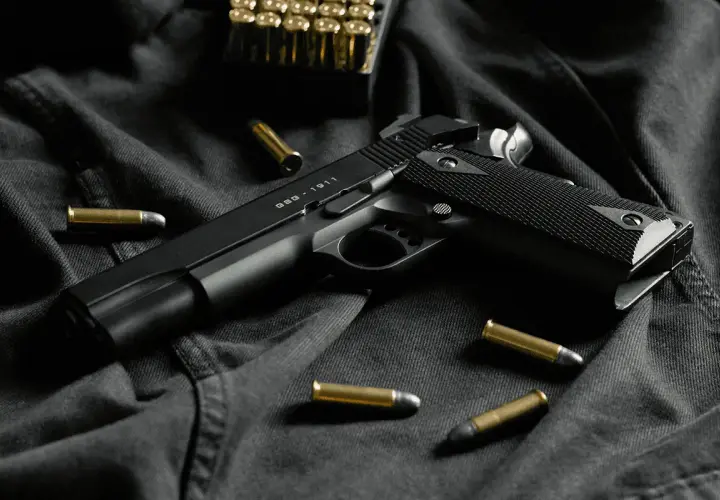 Pistolet GSG-1911 z kilkoma nabojami. Ile sztuk broni na pozwolenie sportowe?
