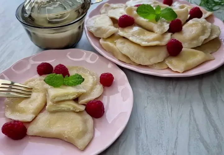 Jak zrobić idealne pierogi z serem na słodko – prosty przepis krok po kroku