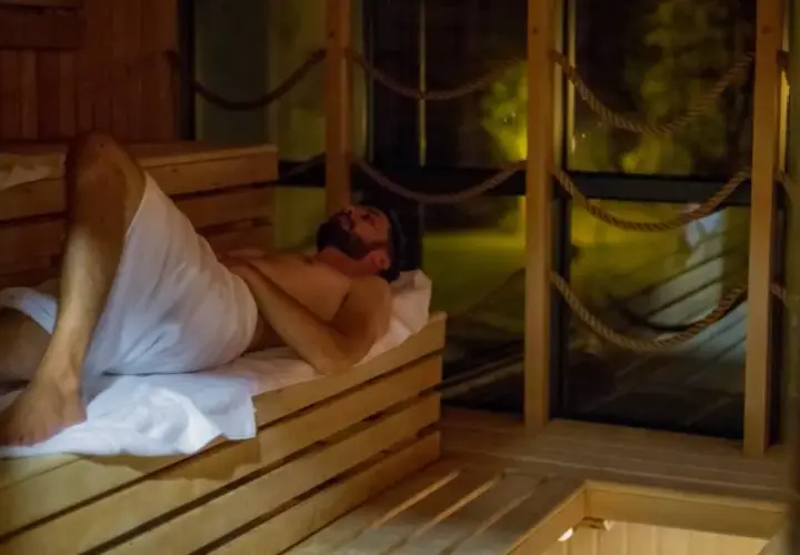 Sauna w hotelu: Jak korzystać poprawnie i czuć się pewnie?
