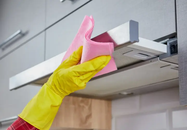 Skuteczne czyszczenie filtra aluminiowego w okapie: 4 sprawdzone metody