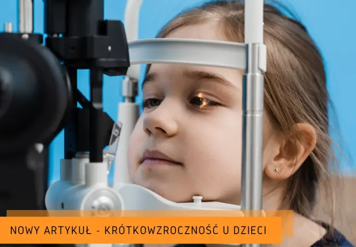 Dziewczynka podczas badania wzroku u okulisty.