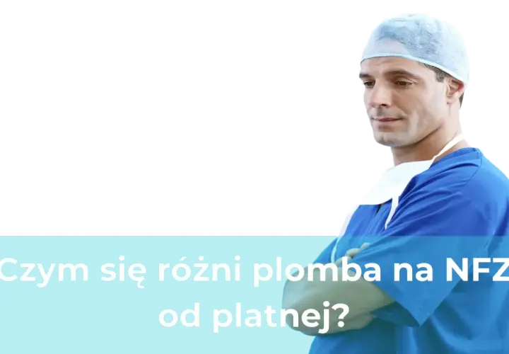 Lekarz w niebieskim fartuchu i czepku, z rękami skrzyżowanymi na piersi.