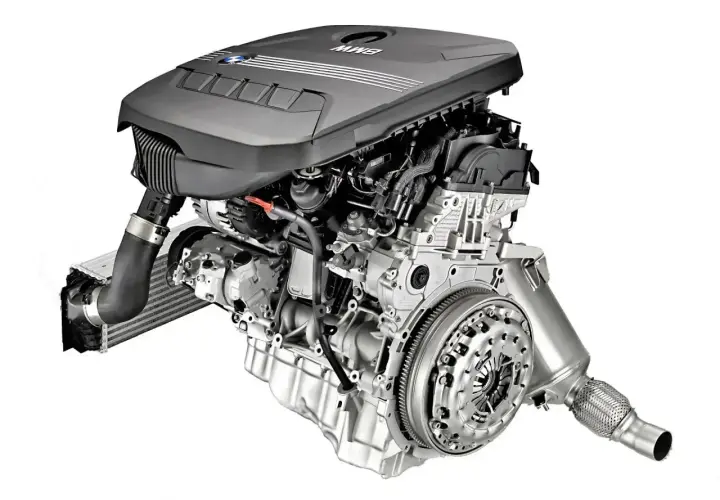Silnik N47T BMW z turbosprężarką i intercoolerem, gotowy do montażu.