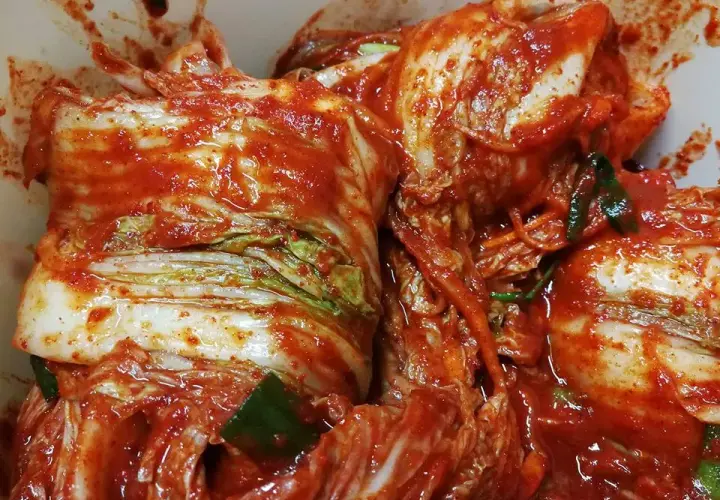 Kimchi w Warszawie: Gdzie kupić i jak wybrać najlepsze?