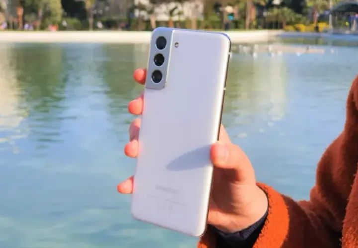 Samsung S21 recenzja: czy warto kupić ten smartfon? Zalety i wady