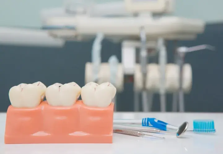Ile kosztuje wizyta u dentysty prywatnie? Sprawdź ceny i oszczędź
