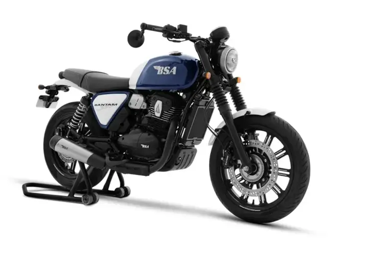 Motocicleta BSA Bantam 350 azul y blanca, estilo retro, sobre un soporte.