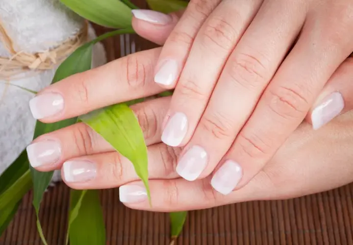 Czy hybryda na manicure japoński szkodzi paznokciom? Wszystko, co musisz wiedzieć