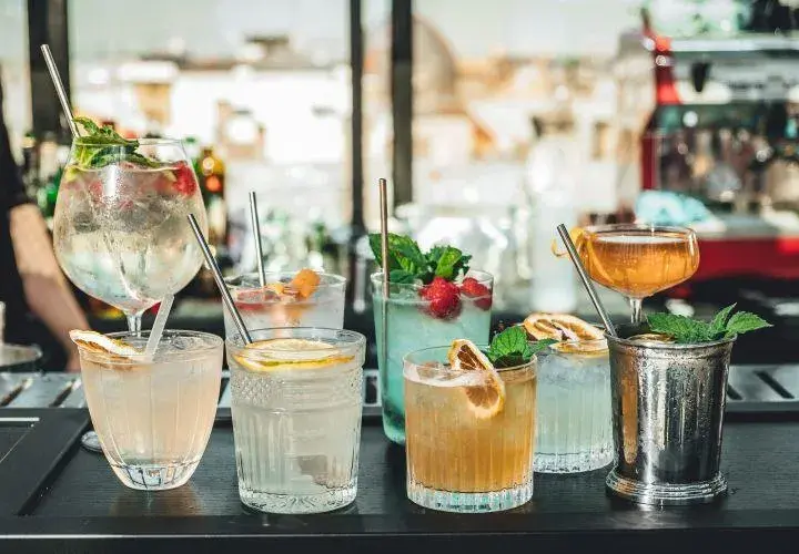 Najlepsze drinki na wesele: orzeźwiające przepisy na niezapomniane chwile