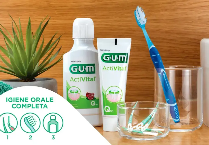 Scopri come pulire bene i denti con il kit GUM ActiVital: collutorio, dentifricio e spazzolino per un'igiene orale completa.