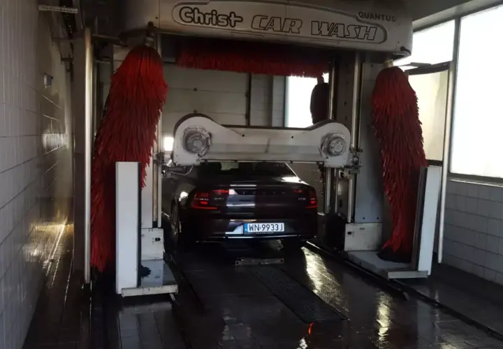 Myjnia samoobsługowa: Umyj auto bez zacieków! Poradnik krok po kroku
