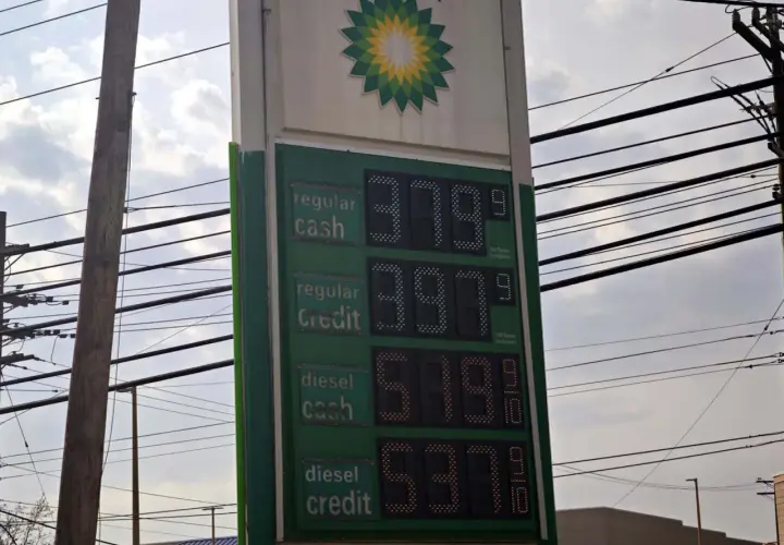 Cena diesla w USA: 5,19 USD za galon gotówką, 5,37 USD kartą.