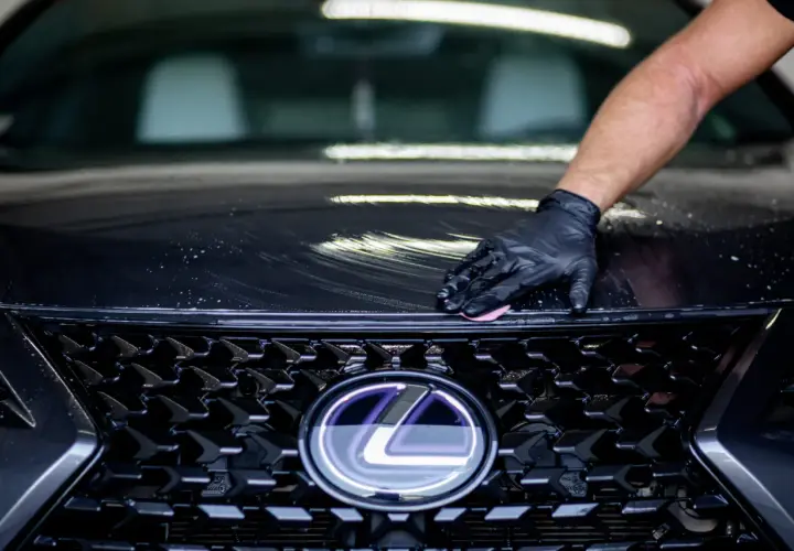 Co ile woskować auto, aby uniknąć uszkodzeń lakieru?