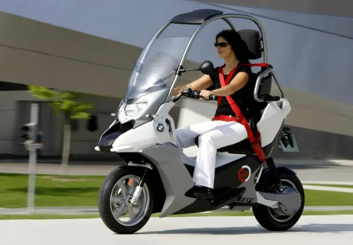 Motocykl z pasami: Bez kasku na B? Prawo i bezpieczeństwo