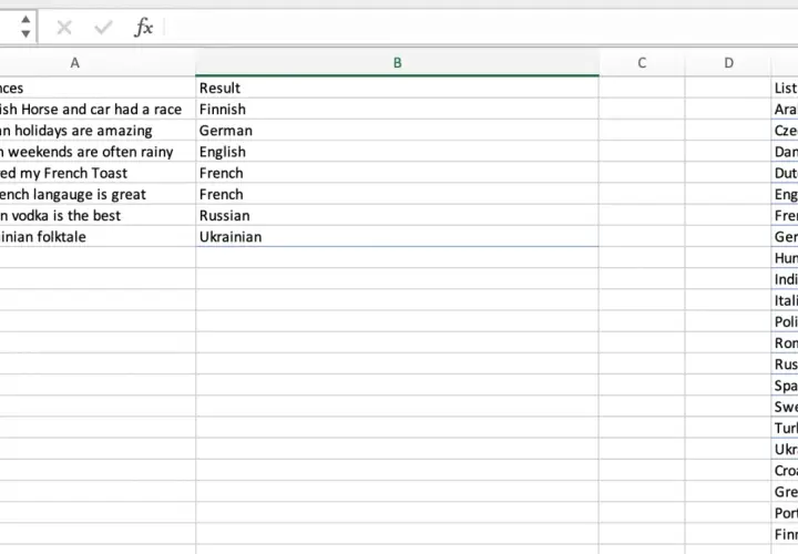 Foglio Excel con frasi in colonna A e la lingua corrispondente in colonna B. La colonna E elenca altre lingue, suggerendo che la stringa contiene un elenco di lingue.