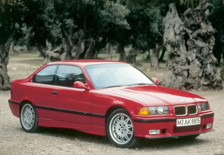 BMW M3 E36 - ikona motoryzacji, osiągi, historia i wartość na rynku.