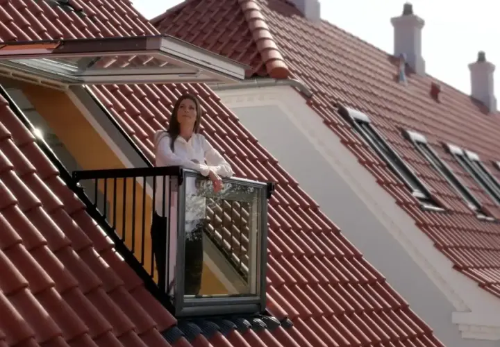 Okno dachowe jak balkon – funkcjonalność, zalety i modele do wyboru