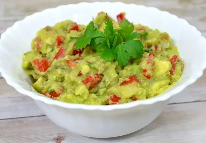 Jak się robi guacamole – prosty przepis na idealną pastę z awokado