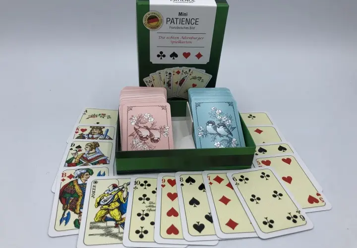 Ein **kartenspiel alleine** spielen? Hier sind die Altenburger Spielkarten, bereit für eine Partie.