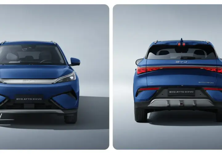 Dwa ujęcia niebieskiego BYD ATTO 3 EVO: przód i tył. Elegancki SUV z nowoczesnym designem.