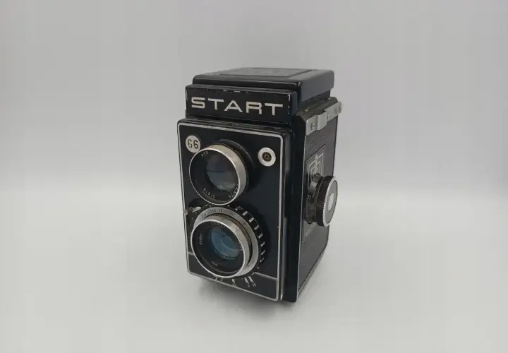 Stary aparat Start 66, idealny do wpisów na blog fotografia. Klasyczny dwuobiektywowy model.