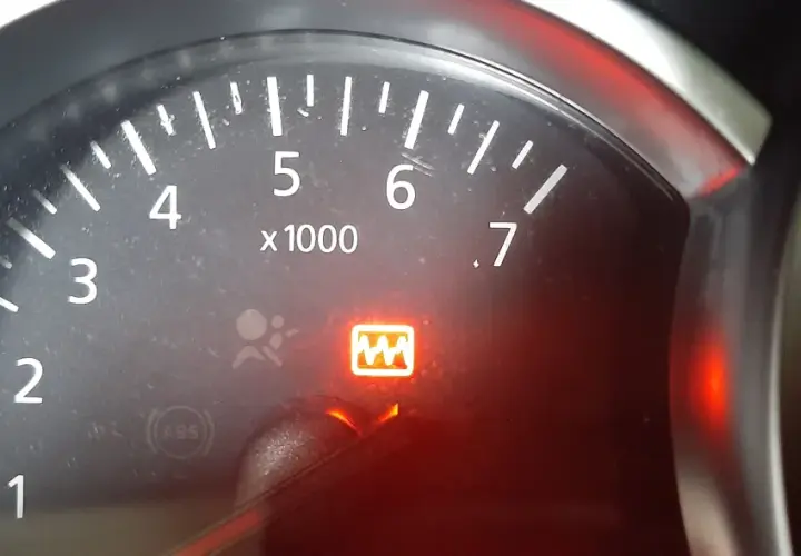 Dacia Duster: kontrolka ciśnienia w oponach świeci się. Czas na reset!
