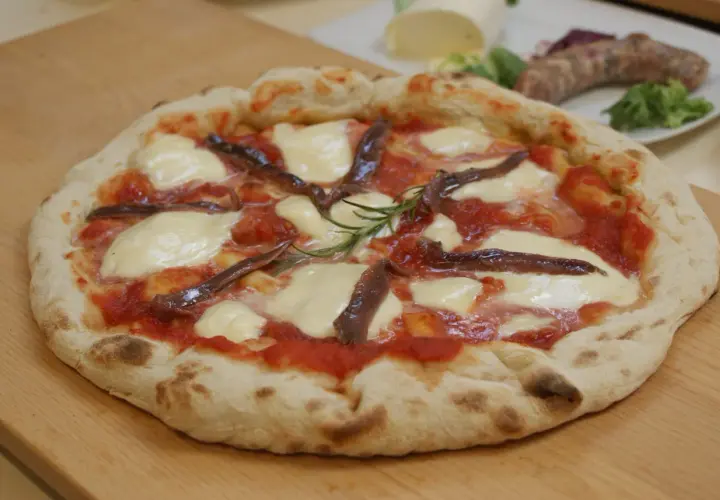 Jak długo piec gotowy spód do pizzy, aby uniknąć rozczarowania?