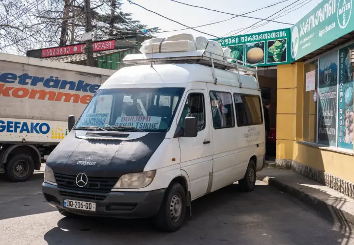 Kutaisi skąd odjeżdża marszrutka – uniknij problemów z transportem